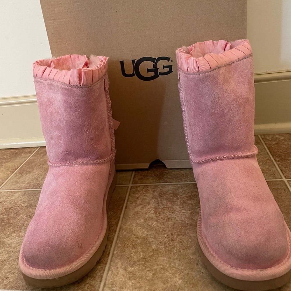 UGG BOOTS! Girls Youth SIZE 1!
